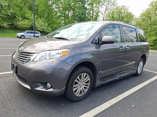 Predawn Gray Mica 2013 Toyota Sienna XLE