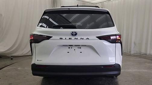 2025 Toyota Sienna LE