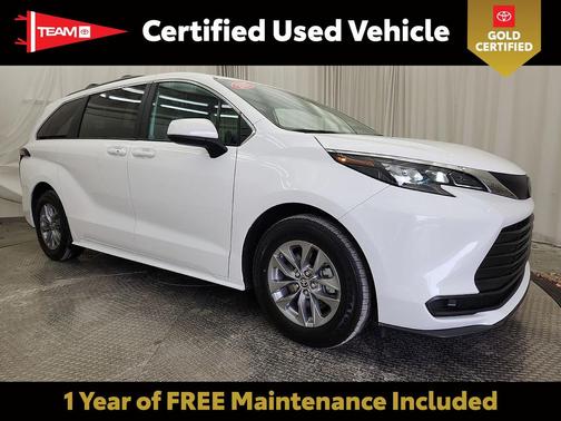 2025 Toyota Sienna LE