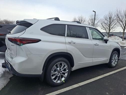 2026 Toyota Highlander Hybrid Limited