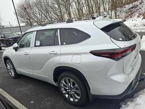 2026 Toyota Highlander Hybrid Limited