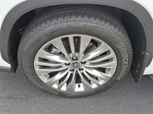 2026 Toyota Highlander Platinum