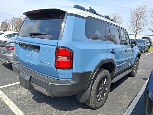 Heritage Blue/Gray Scape Roof 2026 Toyota Land Cruiser Base