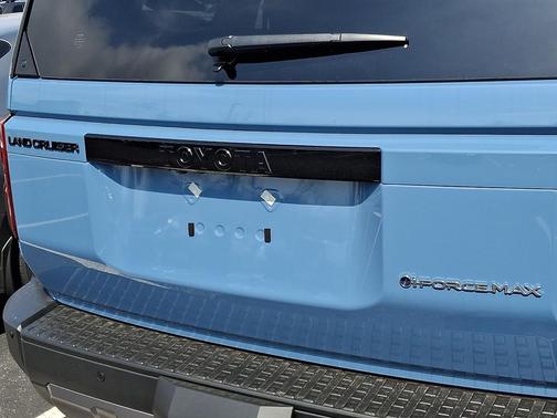 Heritage Blue/Gray Scape Roof 2026 Toyota Land Cruiser Base