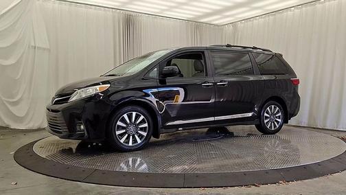 2020 Toyota Sienna XLE