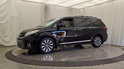 2020 Toyota Sienna XLE