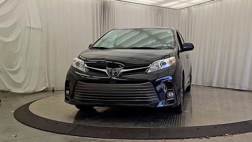 2020 Toyota Sienna XLE