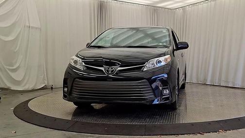 2020 Toyota Sienna XLE