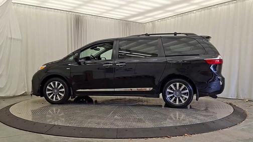 2020 Toyota Sienna XLE