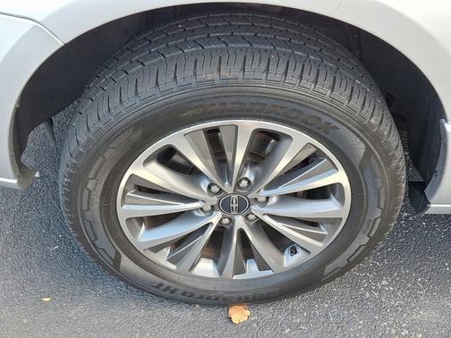 2017 Lincoln Navigator Select