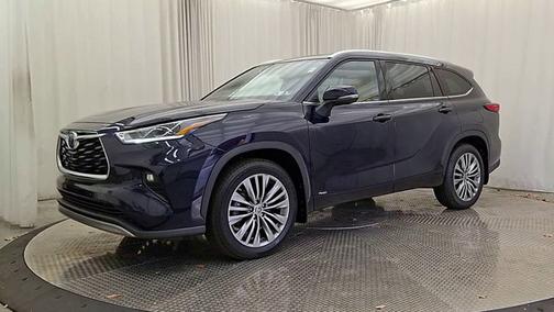 2022 Toyota Highlander Hybrid Platinum