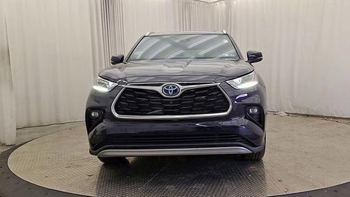 2022 Toyota Highlander Hybrid Platinum
