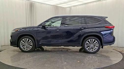 2022 Toyota Highlander Hybrid Platinum
