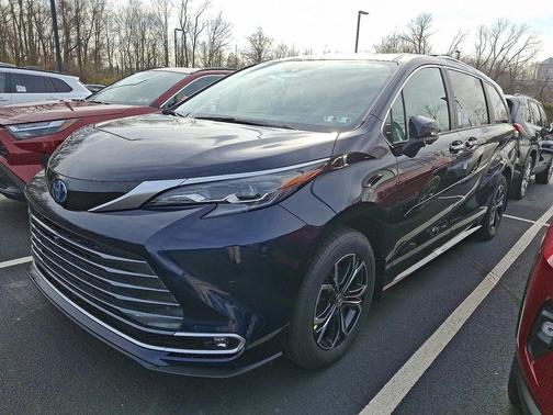 2025 Toyota Sienna Platinum