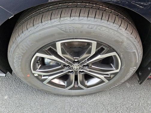 2025 Toyota Sienna Platinum