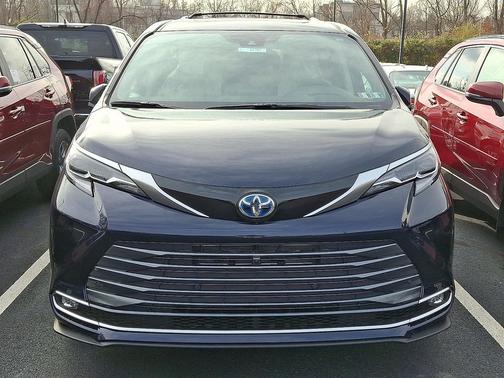 2025 Toyota Sienna Platinum