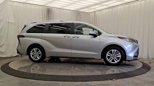 2021 Toyota Sienna Limited 7-Passenger