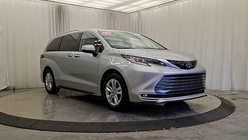 2021 Toyota Sienna Limited 7-Passenger