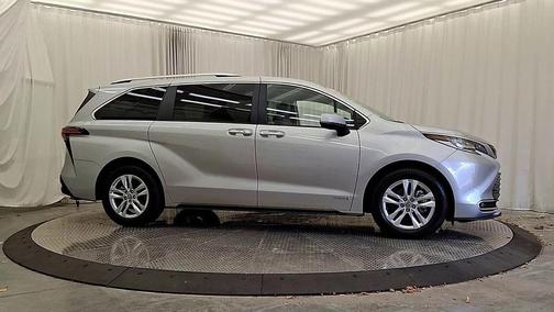 2021 Toyota Sienna Limited 7-Passenger