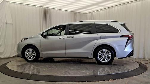 2021 Toyota Sienna Limited 7-Passenger
