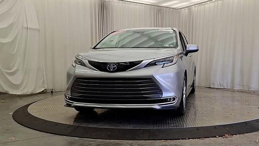 2021 Toyota Sienna Limited 7-Passenger