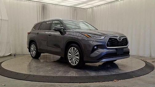 2022 Toyota Highlander Platinum