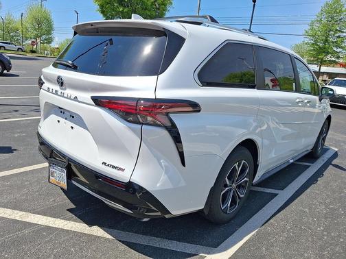 Wind Chill Pearl 2026 Toyota Sienna Platinum