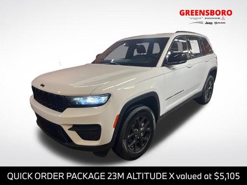 Bright White Clearcoat 2024 Jeep Grand Cherokee Laredo