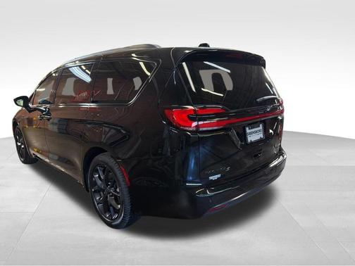 PXJ 2027 Chrysler Pacifica LIMITED