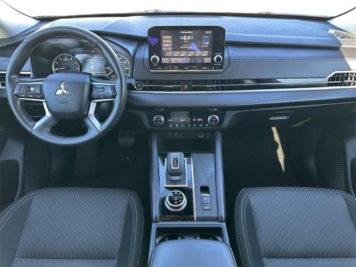 2024 Mitsubishi Outlander ES