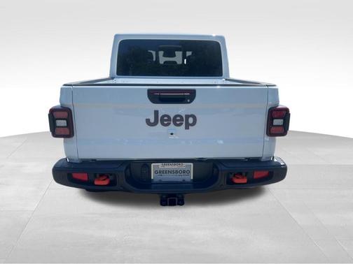 Bright White Clearcoat 2026 Jeep Gladiator Mojave