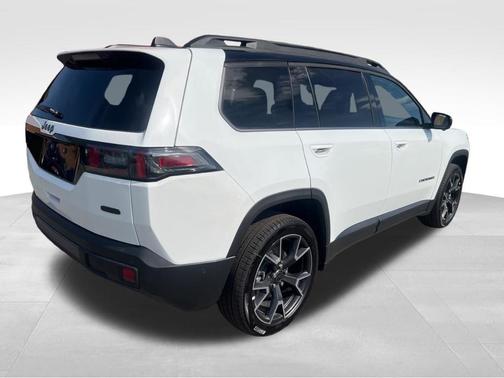 Bright White Clearcoat 2026 Jeep Cherokee Overland