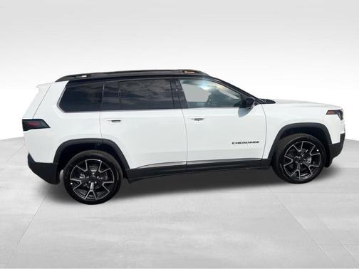 Bright White Clearcoat 2026 Jeep Cherokee Overland