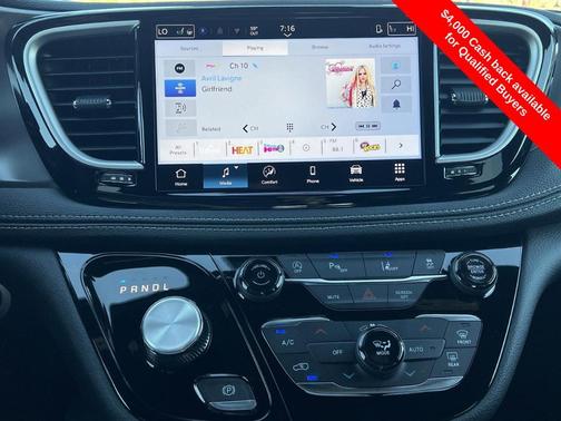 2026 Chrysler Pacifica Select