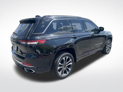 Diamond Black 2023 Jeep Grand Cherokee Overland