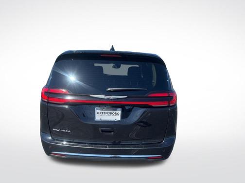 2024 Chrysler Pacifica Touring-L