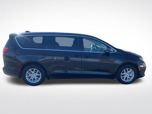 2024 Chrysler Pacifica Touring-L