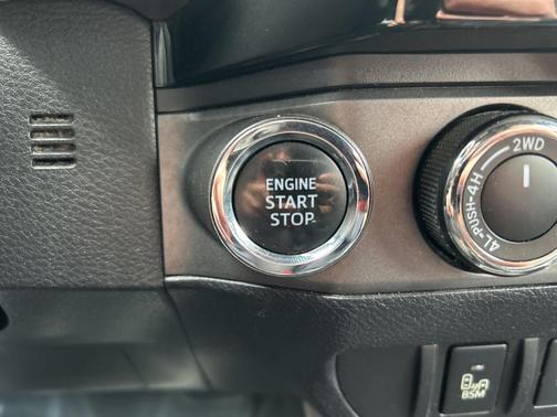 2016 Toyota Tacoma SR