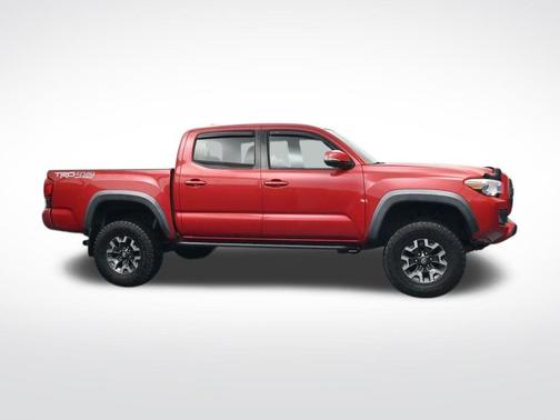 2016 Toyota Tacoma SR