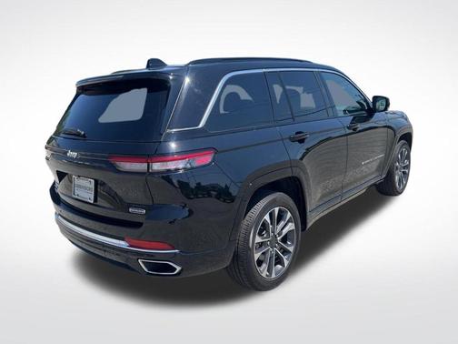 Diamond Black 2025 Jeep Grand Cherokee Overland