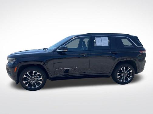 Diamond Black 2025 Jeep Grand Cherokee Overland