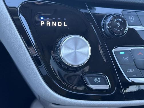 2024 Chrysler Pacifica Touring-L