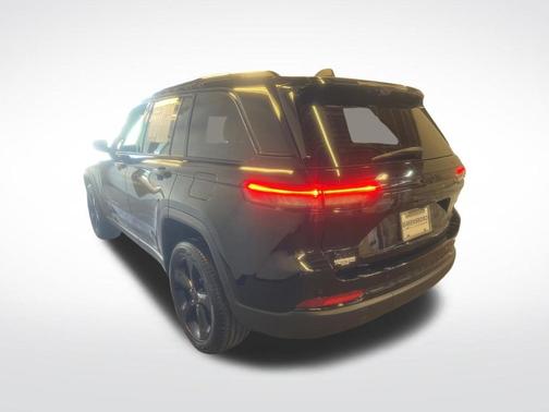 Diamond Black 2025 Jeep Grand Cherokee Limited