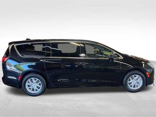 PXJ 2027 Chrysler Pacifica SELECT