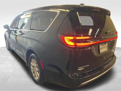 PXJ 2027 Chrysler Pacifica SELECT