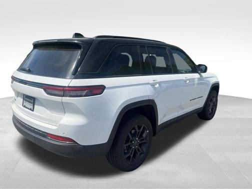 Bright White Clearcoat 2025 Jeep Grand Cherokee Limited