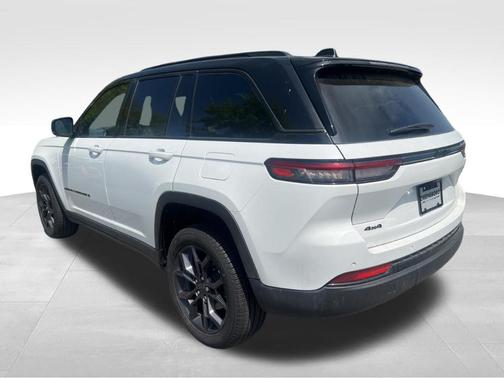 Bright White Clearcoat 2025 Jeep Grand Cherokee Limited