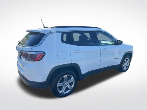 Bright White Clearcoat 2024 Jeep Compass Latitude