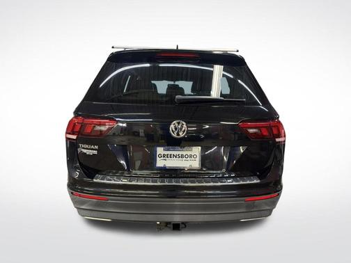 Deep Black Pearl Effect 2021 Volkswagen Tiguan 2.0T S