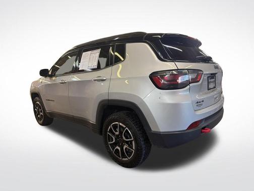 Silver Zynith 2025 Jeep Compass Trailhawk
